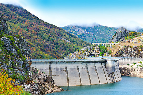 포토 JPG 해외이미지 구름 유럽 산업 도로 호수 자연 하늘 산 풍경 사람없음 야외 물 파란색 강 골짜기 계곡 힘 안개 가을 시골 저수지 스페인 숲 위험 댐 언덕 암초 공학 생태학 스페인어 절정 콘크리트 해외202004 해외포토 자연요소 계절 공공시설 교육 나라 길 컬러 컨셉 교통시설 날씨 생태계 파일형식 이미지허브
