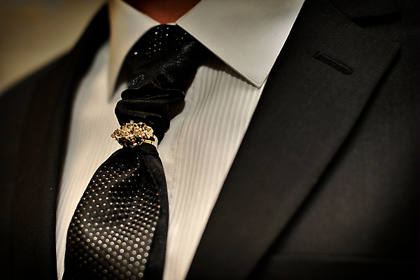 포토 JPG 해외이미지 드레스 옷 남자 셔츠 비즈니스 장신구 넥타이 노동자 사람 정장 사람없음 유행 검은색 재킷 직물 고급 우아함 보석 경영 스타일 해외202004 해외포토 직업 잡화 컬러 컨셉 상의 외투 광석 파일형식 이미지허브