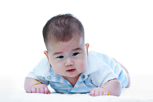 포토 JPG 해외이미지 1 라이프스타일 여자 행복 감정 얼굴 어린이 건강 한명 사람 동양인 기쁨 흰색 표현 아기 신생아 달콤 흰배경 긍정 기어가기 걸음마 결백 천진난만 해외202004 해외포토 컬러 백그라운드 컨셉 모션 인종 생활 신체부위 맛 파일형식 이미지허브