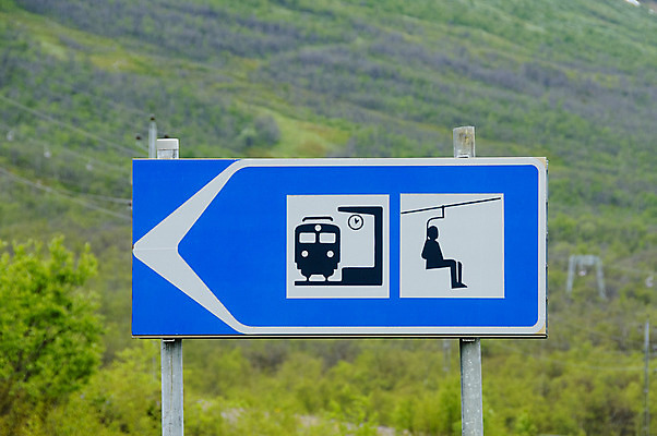 포토 JPG 해외이미지 아이콘 컨셉 지도 의자 스키 화살 사람없음 파란색 기차 정보 흰색 역 방향 심볼 오브젝트 사인 리프트 헬프 해외202004 해외포토 육상교통 컬러 가구 교통시설 겨울스포츠 대중교통 도움 파일형식 이미지허브