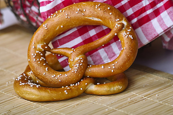 포토 JPG 해외이미지 실내 사람없음 식탁보 브레첼 나무배경 해외202004 해외포토 백그라운드 디저트 내부 파일형식 이미지허브