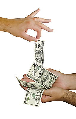 포토 JPG 해외이미지 손 남자 이동 지폐 돈 손바닥 사람없음 경제 달러 쪽지 미국 거래 절약 변화 재산 닫기 결제 주인 대출 보너스 비용 해외202004 해외포토 컨셉 북아메리카 모션 사람 신체부위 금융 파일형식 이미지허브