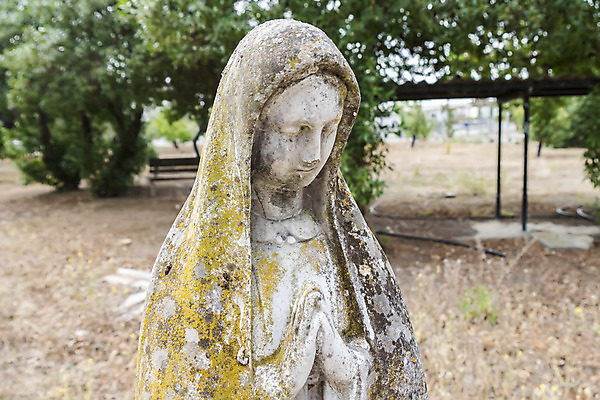 포토 JPG 해외이미지 아이콘 기독교 종교 문화 얼굴 조각 십자가 엄마 사랑 미술 사람없음 조각상 교회 믿음 성경 희망 천주교 수확 골동품 바위 기도 죽음 예수 영혼 성자 심볼 순수 묘사 복고 신성 마리아 묵주 장례 옛날 제단 해외202004 해외포토 감정 컨셉 농업 종교용품 가족 종교건축 문화예술 건물 신체부위 조형물 돌_바위 신_종교 파일형식 이미지허브