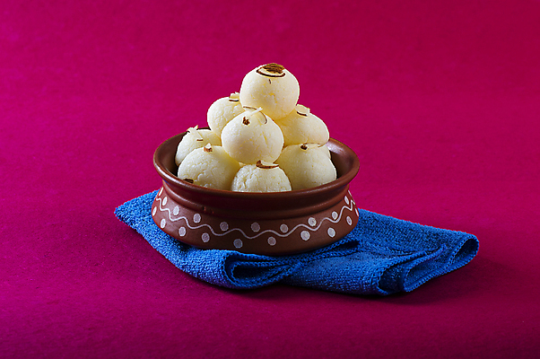 포토 JPG 해외이미지 디저트 사람없음 도자기 원형 사기그릇 인도음식 라스굴라 해외포토 도형 그릇 음식 치즈 동양음식 파일형식 이미지허브