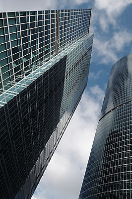 포토 JPG 해외이미지 구름 디자인 벽 백그라운드 비즈니스 건축양식 창문 유리 하늘 미래 새로움 직장 사람없음 건물 금융 경제 파란색 빛 사무실 반사 탑 고층빌딩 거울 성장 도시 재산 도심 큼 지역 깊이 철강 콘크리트 해외202004 해외포토 자연요소 건축물 건축 컬러 컨셉 회사 재질 빌딩 크기 파일형식 이미지허브