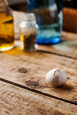 포토 JPG 해외이미지 음식 재료 탁자 마늘 요리 사람없음 목재 양념 올리브 해외202004 해외포토 나무 열매 가구 채소 파일형식 이미지허브