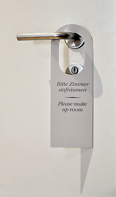 포토 JPG 해외이미지 여행 가사 비즈니스 텍스트 통신 호텔 휴가 매달리기 손잡이 사람없음 꼬리표 문 평화 금속 침묵 침실 방 신혼여행 흰색 침대 잠 신용카드 복도 메시지 서비스 사인 잠금 만들기 문고리 여관 명령 사생활 체크아웃 해외202004 해외포토 컬러 가구 결혼 컨셉 모션 재질 숙소 금융 라벨 소리 보안 파일형식 이미지허브