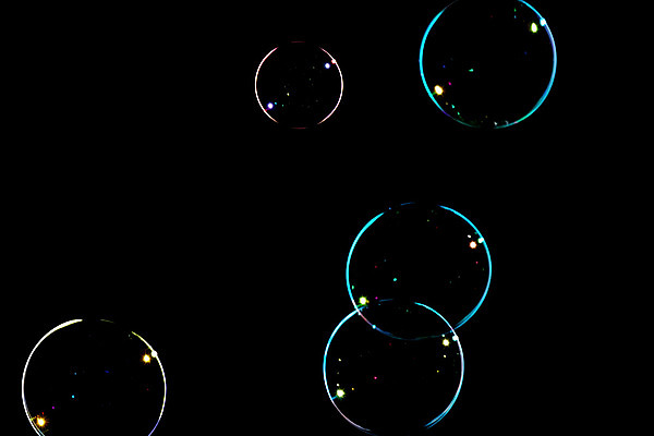 포토 JPG 해외이미지 모양 백그라운드 공 추상 사람없음 공중 가로 반사 검은색 거품 기쁨 회색 원형 투명 그룹 떨어짐 자르기 비누 제비 고립 여의주 많음 해외202004 해외포토 도형 감정 컬러 컨셉 무늬 모션 조류 위생용품 파일형식 이미지허브