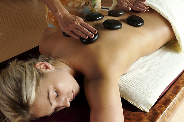 포토 JPG 해외이미지 긴머리 웰빙 응시 아시아 포즈 근육 휴식 건강 두명 건강관리 스파 마사지 소중 고객 만족 충동구매 해외202004 해외포토 헤어스타일 시선 감정 나라 컨셉 관리 사람 쇼핑 과소비 파일형식 이미지허브