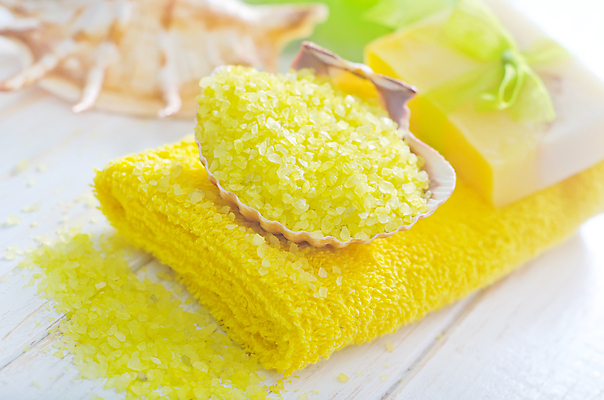 포토 JPG 해외이미지 리본 사람없음 수건 노란색 스파 조개껍데기 아로마 스파용품 비누 아로마테라피 입욕소금 해외202004 해외포토 컬러 조개 위생용품 미용용품 오브젝트 소금 테라피 파일형식 이미지허브