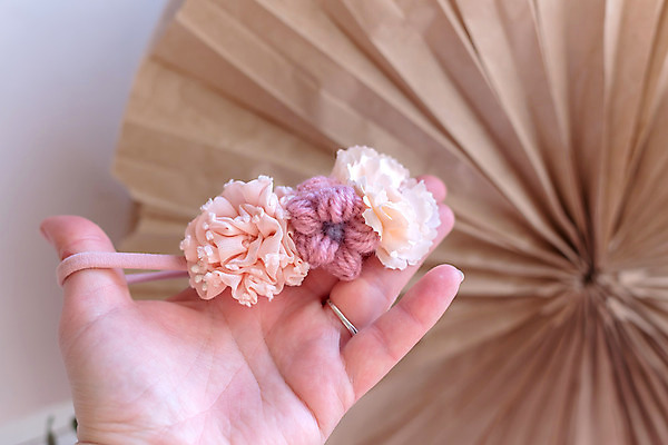 포토 JPG 해외이미지 헤어스타일 디자인 꽃 리본 어린이 백그라운드 꽃무늬 장신구 선물 사람없음 내부 장식 머리 유행 벚꽃 아기 직물 머리띠 고급 우아함 닫기 달콤 활 DIY 내추럴 핸드메이드 스타일 해외202004 해외포토 식물 컨셉 무늬 모션 사람 취미 신체부위 맛 파일형식 이미지허브