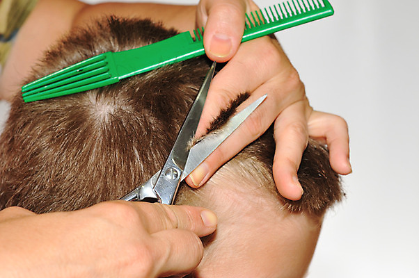 포토 JPG 해외이미지 직업 손 사람 사람없음 치료 세로 금발 유행 상점 머리빗 작업 미용사 자르기 돌봄 이발사 해외202004 해외포토 헤어스타일 의학 모션 신체부위 미용용품 파일형식 이미지허브