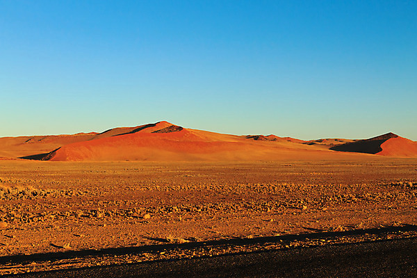 포토 JPG 해외이미지 도로 파도 여행 아프리카 하늘 사람없음 빨간색 갈색 사막 자유 고독 모래언덕 먼지 나미비아 해외202004 해외포토 감정 나라 길 바다 컬러 컨셉 교통시설 언덕 남아프리카 파일형식 이미지허브