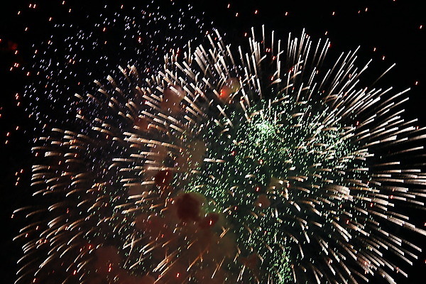 포토 JPG 해외이미지 기념일 행복 꽃다발 백그라운드 크리스마스 하늘 불 추상 휴가 불꽃 새로움 기념 폭죽 불꽃놀이 이벤트 사람없음 파란색 빛 컬러풀 파티 검은색 축제 어둠 축하 야간 폭발 그림 쇼 경례 파열 독립 땅바닥 화상 해외202004 해외포토 자연요소 꽃 감정 컬러 컨셉 무늬 놀이 바닥 인사 상처 파일형식 이미지허브