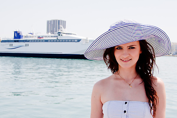 포토 JPG 해외이미지 모델 1 라이프스타일 응시 드레스 여자 바다 여행 포즈 교통시설 자연 하늘 휴가 휴식 항해 미술 한명 사람 소녀 성인 물 여름 유행 기다림 크루즈 함선 상업 승객 해외202004 해외포토 자연요소 시선 옷 계절 어린이 교통 컨셉 배_교통 모션 문화예술 생활 시설 생태계 파일형식 이미지허브