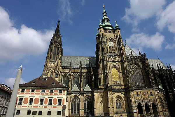 포토 JPG 해외이미지 외관 유럽 기독교 여행 건축양식 하늘 지붕 벽돌 풍경 사람없음 건물 파란색 빛 성당 교회 탑 궁전 천주교 기둥 도시 중세 역사 재산 심볼 타일 군용 체코 프라하 타운 고딕 공화국 대통령 보헤미아 옛날 해외202004 해외포토 건축물 건축 나라 종교 컬러 고건축 종교건축 군대 금융 파일형식 이미지허브