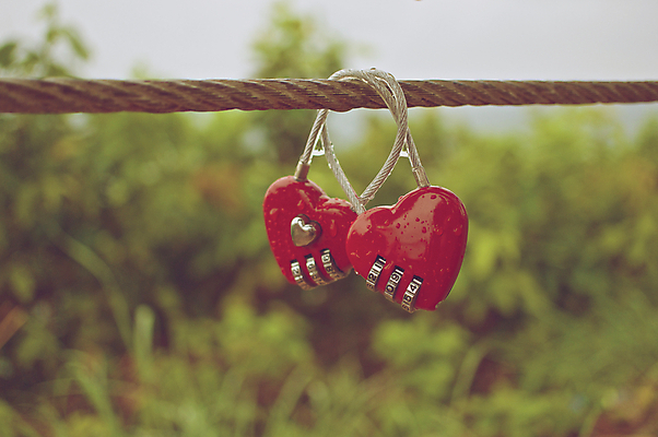 포토 JPG 해외이미지 커플 밧줄 열쇠 사람없음 빨간색 물 숫자 수확 하트 암호 떨어짐 복고 잠금 철사 스타일 해외202004 해외포토 자연요소 모양 문자 줄 컬러 컨셉 농업 관계 보안 파일형식 이미지허브