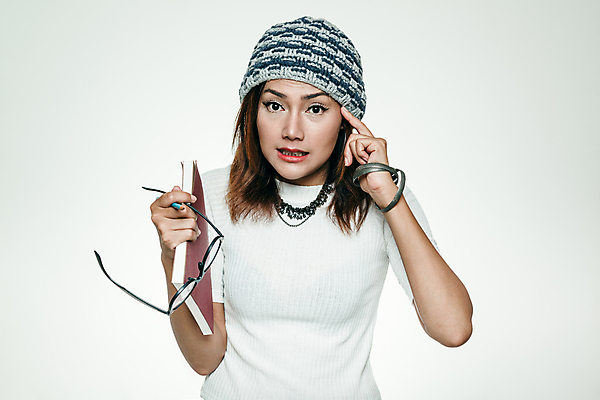 포토 JPG 해외이미지 학생 응시 여자 교육 행복 아시아 안경 셔츠 티셔츠 장신구 성공 아이디어 직장 관리 한명 사람 책 연필 공책 흰색 잡기 우승 작업 기자 작가 보고서 경영자 보여주기 승자 필승 해외202004 해외포토 직업 1 시선 잡화 감정 나라 컬러 컨셉 상의 회사 모션 문구용품 학용품 필기구 최고 리더 파일형식 이미지허브