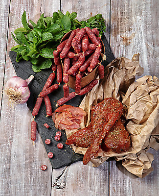 포토 JPG 해외이미지 전통 그릇 접시 계절 음식 조각 백그라운드 크리스마스 탁자 휴가 부활절 치즈 콩 감자 육류 돼지고기 사람없음 빨간색 초록색 파티 쿠키 와인 식사 저녁식사 펼침 자르기 굽기 준비 잔치 햄 베이컨 추수감사절 훈제 설정 해외202004 해외포토 식기 기념일 기독교 컬러 가구 채소 식재료 모션 디저트 유제품 곡류 주류 이벤트 구이 파일형식 이미지허브