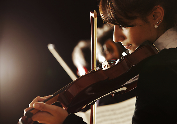포토 JPG 해외이미지 백인 여자 음악 갈색머리 기술 미술 한명 가로 콘서트 음악가 바이올린 활 바이올리니스트 오케스트라 교향곡 성인여자만 카피스페이스 해외202004 해외포토 서양인 직업 1 헤어스타일 현악기 문화예술 사람 공백 공연 연주자 악단 여자만 성인만 파일형식 외국인 악기 이벤트 인종 이미지허브