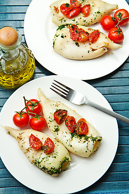 포토 JPG 해외이미지 다이어트 토마토 파슬리 건강 어류 요리 사람없음 물 빛 주방 식당 일본 식사 저녁식사 중국 최고 맛 굽기 대나무 오징어 문어 레시피 촉수 삶기 스터핑 해외202004 해외포토 자연요소 나무 아시아 컨셉 채소 연체동물 상점 수중동물 구이 파일형식 이미지허브