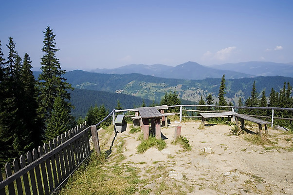 포토 JPG 해외이미지 식물 전통 공원 호수 벤치 자연 휴식 산 풍경 사람없음 야외 목재 여름 파란색 환경 하이킹 소나무 보호 숲 예약 내추럴 해외202004 해외포토 나무 계절 공공시설 컬러 컨셉 의자 재료 레저 생태계 파일형식 이미지허브