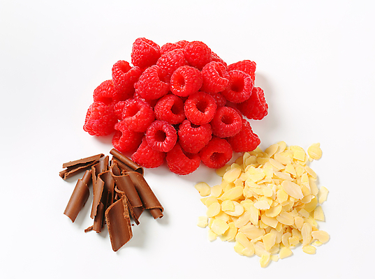 포토 JPG 해외이미지 열매 사람없음 빨간색 쌓기 초콜릿 산딸기 아몬드 베리 해외202004 해외포토 식물 컬러 과일 모션 디저트 견과류 파일형식 이미지허브