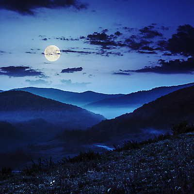 포토 JPG 해외이미지 하늘 산 풍경 사람없음 야외 파란색 보름달 달 야간 해외202004 해외포토 자연요소 컬러 파일형식 이미지허브