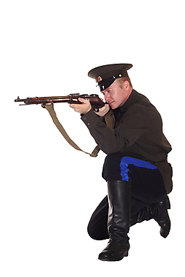 포토 JPG 해외이미지 백인 1 라이프스타일 손 얼굴 백그라운드 불 부츠 한명 성인 컵 세로 초록색 파란색 컬러풀 갈색 금속 검은색 총 수확 흰색 역사 복고 군용 전쟁 고립 옛날 캡모자 해외202004 해외포토 자연요소 서양인 모자_잡화 식기 무기 컬러 신발 농업 재질 군대 사람 생활 신체부위 파일형식 이미지허브