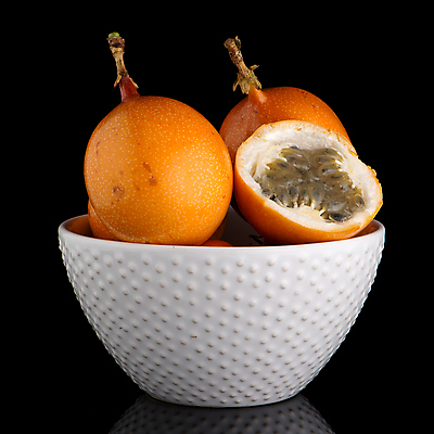 포토 해외이미지 그릇 검은배경 단면 실내 사람없음 신선 열대과일 담기 패션후르츠 해외202004 해외포토 식기 백그라운드 과일 모션 내부 검은색 파일형식 이미지허브