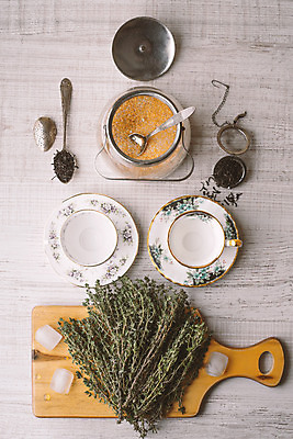 포토 JPG 해외이미지 그릇 식기 접시 디자인 꽃 음료 백그라운드 패턴 유리 탁자 요리 사람없음 목재 컵 세로 초록색 세트 갈색 금속 보라색 수확 흰색 항아리 도자기 황금 설탕 허브 준비 백리향 백자 옛날 해외202004 해외포토 나무 식물 컬러 가구 무늬 농업 재료 재질 파일형식 이미지허브