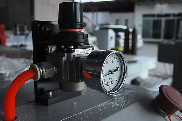 포토 JPG 해외이미지 식물 산업 시계 공장 자동차 직장 사람없음 내부 빨간색 물 세트 금속 자전거 어둠 힘 기계 방 장비 흐름 에너지 기구 작업 얼룩 바 뜨거움 닫기 수증기 지시 묘사 측정 오브젝트 서비스 수도꼭지 눈금 순환 대문 타이어 연료 가스 시스템 호스 튜브 온도 가치 정비공 계량기 펌프 게이지 린스 배관공 보일러 압력 엘리먼트 옛날 자동 제어 조작 타격 해외202004 해외포토 자연요소 육상교통 컬러 컨셉 회사 공업 모션 재질 문 바이크 기술자 파일형식 이미지허브