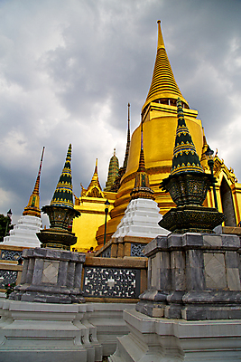 포토 JPG 해외이미지 아시아 종교 벽 조각 여행 창문 태국 하늘 지붕 추상 그림자 사람없음 목재 빛 문 마을 탑 금속 궁전 황금 타일 질감 피라미드 방콕 모자이크 단계 미얀마 절개 해외202004 해외포토 나무 건축물 나라 고건축 무늬 재료 재질 랜드마크 파일형식 이미지허브