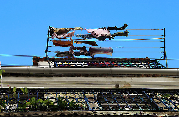 포토 JPG 해외이미지 옷 유럽 여행 건축양식 하늘 거리 주택 건조 파노라마 사람없음 야외 건물 여름 파란색 관광지 탑 발코니 도시 센터 유머 도심 포르투갈 묘사 타운 리스본 멀티 특별함 스타일 해외202004 해외포토 건축물 계절 건축 감정 나라 컬러 컨셉 촬영기법 파일형식 이미지허브