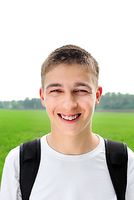 포토 JPG 해외이미지 백인 1 라이프스타일 응시 남자 행복 티셔츠 밭 배낭 자연 하늘 휴식 한명 서기 미소 풍경 야외 10대 여름 빛 햇빛 기쁨 자유 숲 만족 그린란드 수평선 해외202004 해외포토 서양인 시선 계절 감정 섬 컨셉 셔츠 농업 가방 모션 청소년 표정 덴마크 사람 생활 태양 생태계 파일형식 이미지허브