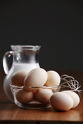 포토 JPG 해외이미지 접시 음식 요리 사람없음 계란 우유 사발 컨테이너 준비 밀가루 음식준비 해외202004 해외포토 식기 산업 유제품 알 사기그릇 가루 파일형식 이미지허브