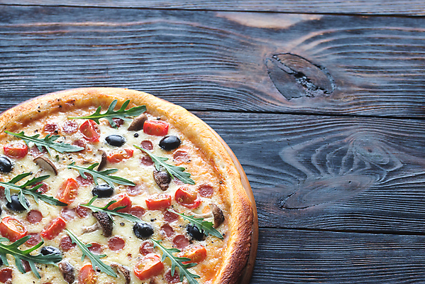 포토 JPG 해외이미지 토마토 방울토마토 치즈 피자 요리 사람없음 갈색 저녁식사 이탈리아 소시지 굽기 올리브 슬라이스 브런치 토핑 점심식사 모짜렐라치즈 살라미 오레가노 페퍼로니 핸드메이드 해외202004 해외포토 열매 유럽 컬러 채소 유제품 패스트푸드 서양음식 식사 가공식품 구이 파일형식 이미지허브