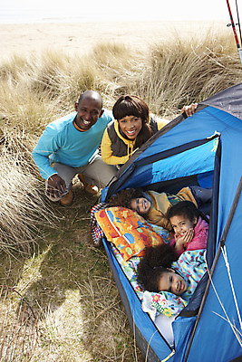 포토 JPG 해외이미지 라이프스타일 행복 여유 모래 가족 엄마 휴가 함께함 텐트 사람 여러명 20대 야외 30대 캠핑 하이킹 아빠 모래언덕 즐거움 백패커 혼혈 해외202004 해외포토 감정 다수 컨셉 관계 레저 캠핑도구 청년 생활 장년 언덕 다문화 파일형식 이미지허브