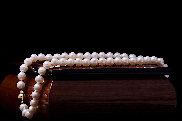 포토 JPG 해외이미지 모양 백그라운드 패턴 목걸이 사랑 사람없음 목재 장식 빛 상자 유행 검은색 침묵 장비 골동품 흰색 황금 상품 보석 구슬 질감 공상 보물 구성 궤 대칭 해외202004 해외포토 나무 감정 컬러 무늬 재료 장신구 소리 광석 파일형식 이미지허브