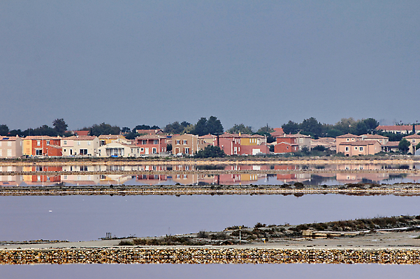 포토 JPG 해외이미지 공원 유럽 산업 호수 바다 분홍색 자연 풍경 사람없음 야외 물 여름 파란색 강 프랑스 연못 입 지중해 소금 지역 석호 내추럴 프로방스 해외202004 해외포토 자연요소 계절 공공시설 나라 컬러 신체부위 생태계 파일형식 이미지허브