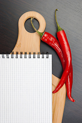 포토 JPG 해외이미지 식물 접시 문화 음식 패턴 다이어트 채소 고추 탁자 피망 프레임 건강 요리 사람없음 목재 빨간색 주방 식당 공책 여러개 기구 도구 신선 칼 맛 심볼 향신료 사인 메뉴 준비 유기농 레시피 성분 진통제 채식주의자 해외202004 해외포토 나무 식기 웰빙 컬러 가구 다수 컨셉 무늬 재료 문구용품 약 상점 채식 향미료 파일형식 이미지허브