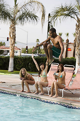 포토 JPG 해외이미지 주간 전신 여자 남자 여유 수영장 실내 앉기 여러명 성인 야외 앞모습 옆모습 여름휴가 바캉스 야자수 점프 만세 시원함 다이빙 선베드 성인만 해외202004 해외포토 자연요소 나무 감정 뷰포인트 다수 의자 모션 휴가 사람 내부 수영 수중스포츠 파일형식 여름_계절이미지허브