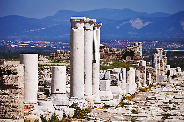 포토 JPG 해외이미지 아시아 기독교 도로 건축양식 산 거리 사람없음 야외 기둥 도시 4 목각 칠면조 그리스인 고고학 로마인 옛날 파멸 해외202004 튀르키예 해외포토 서양인 교육 건축 나라 종교 길 컨셉 교통시설 조류 인종 숫자 파일형식 소멸 이미지허브
