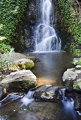 포토 JPG 해외이미지 공원 모션 자연 이끼 풍경 사람없음 물 강 폭포 젖음 흐름 바위 개울 떨어짐 매끈함 암초 해외202004 해외포토 자연요소 공공시설 컨셉 돌_바위 감각 생태계 파일형식 이미지허브