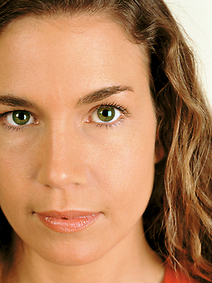 포토 JPG 해외이미지 모델 응시 여자 행복 얼굴 한명 사람 성인 초록색 금발 표현 뜨거움 화려 피부 입술 해외202004 해외포토 1 헤어스타일 시선 감정 컬러 컨셉 신체부위 파일형식 이미지허브