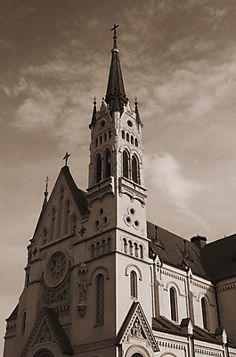 포토 JPG 해외이미지 구름 외관 기독교 종교 문화 여행 십자가 건축양식 창문 하늘 지붕 벽돌 사람없음 야외 건물 갈색 성당 교회 탑 맑음 종 기도 도시 사찰 영혼 큼 묘사 아치 신성 타운 천연기념물 고딕 랜드마크 숭배 신앙심 옛날 우크라이나 스타일 해외202004 해외포토 자연요소 건축물 건축 유럽 컬러 종교건축 날씨 크기 파일형식 이미지허브