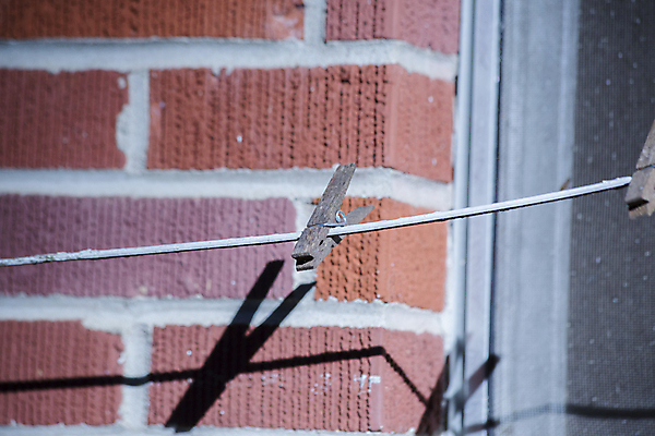 포토 JPG 해외이미지 전통 디자인 옷 선 밧줄 줄 백그라운드 가사 패턴 자연 벽돌 주택 매달리기 집게 사람없음 야외 우주 맑음 활발 수확 공구 시골 업무 닫기 코드 씻기 빨래 빨랫줄 버리기 묘사 클립 철사 고정 빨래집게 해외202004 해외포토 컨셉 무늬 농업 모션 날씨 건물 청결 도구 작업 생태계 파일형식 이미지허브