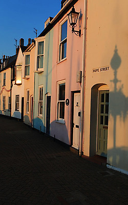 포토 JPG 해외이미지 전통 영어 외관 문화 바다 건축양식 지붕 벽돌 영국 잉글랜드 거리 주택 사람없음 야외 희망 화려 연립주택 교외 빅토리아 해외202004 해외포토 문자 건축 감정 유럽 컨셉 건물 파일형식 이미지허브