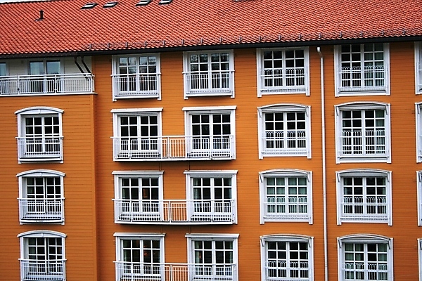 포토 JPG 해외이미지 외관 오렌지 건축양식 창문 주택 프레임 사람없음 건물 컬러풀 노란색 문 블록 발코니 재산 최초 강렬 옛날 줄서기 진짜 해외202004 해외포토 건축물 건축 컬러 과일 모션 금융 파일형식 이미지허브