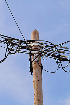 포토 JPG 해외이미지 산업 선 백그라운드 하늘 사람없음 야외 목재 가로 파란색 탑 금속 힘 장비 에너지 기둥 네트워크 연결 배열 서비스 머리위 전염 철사 철탑 지휘자 스위치 공학 전송 분배 전압 철강 현재 공급 해외202004 해외포토 나무 건축물 교육 건축 컬러 컨셉 재료 재질 음악가 질병 감염 파일형식 이미지허브